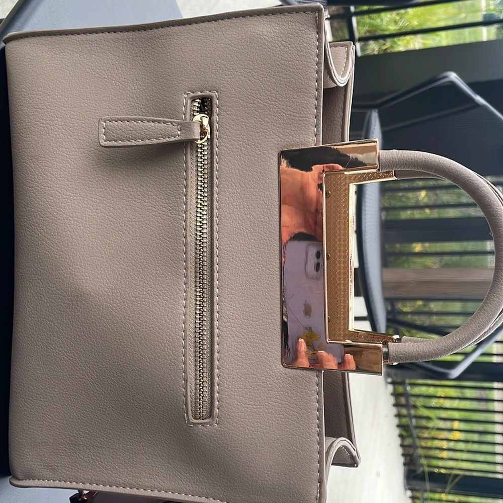 Small/medium purse. Handheld - Picture 1 of 3